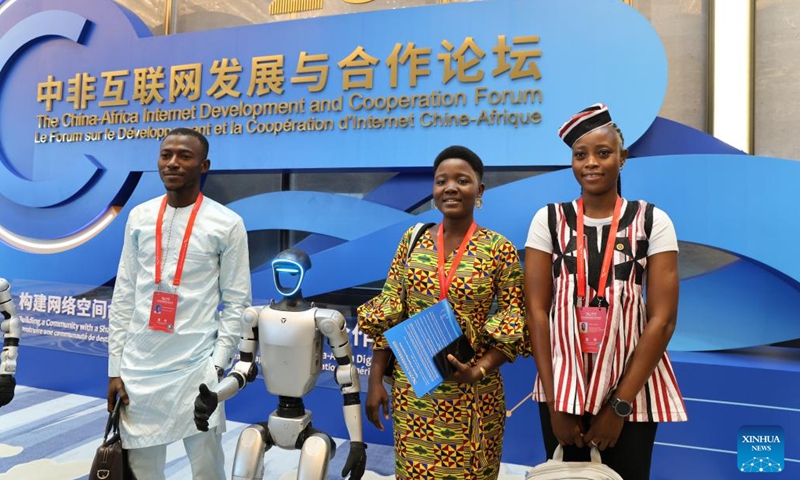 Guests from Africa pose for a photo with a humanoid robot outside the venue of the China-Africa Internet Development and Cooperation Forum in Xiamen, southeast China's Fujian Province, Sept. 28, 2025.(Xinhua/Chen Wang) Photo: Xinhua