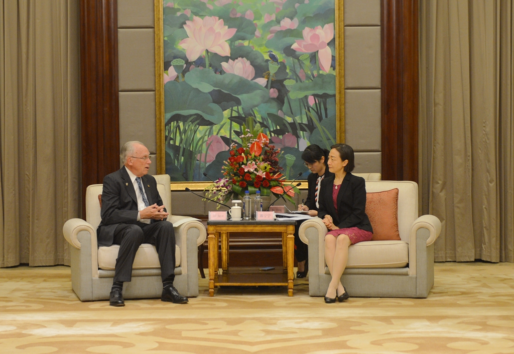 郭宁宁副省长会见美国俄勒冈州客人