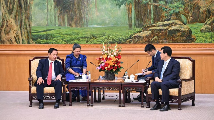 柬埔寨参议院第一副主席吴波烈访问福建